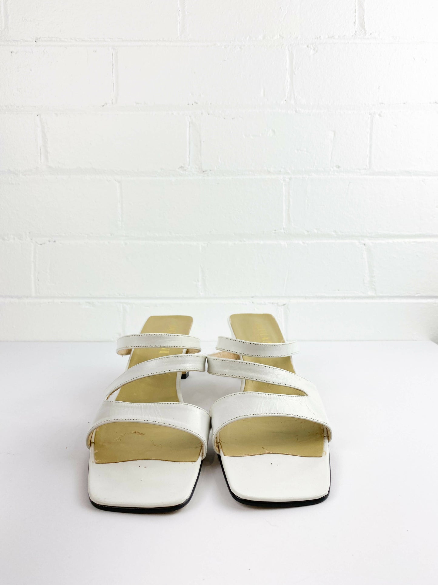 Domani Size 9.5B White Leather Sandals