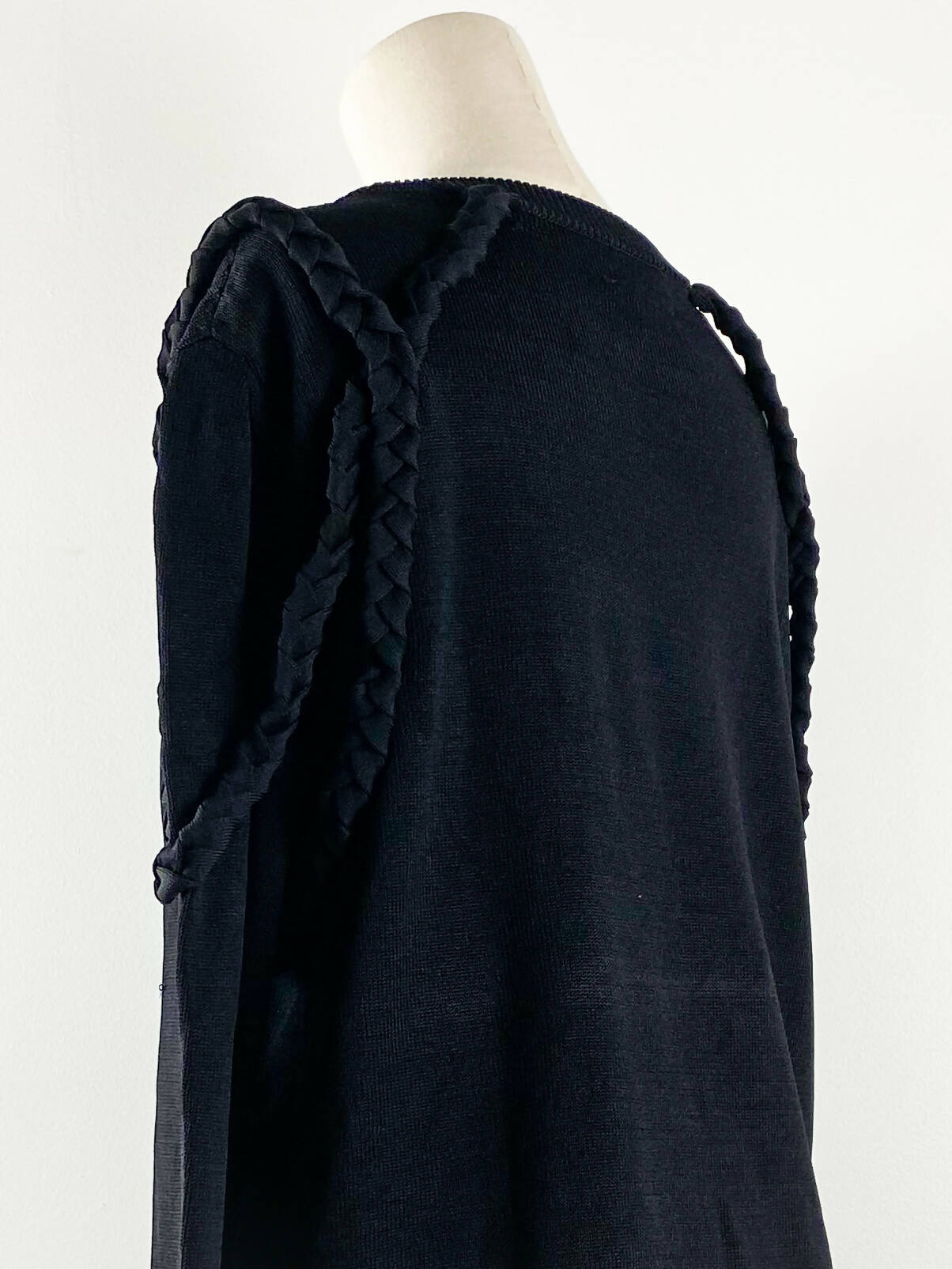 Seed Size M Plaited Black Knit