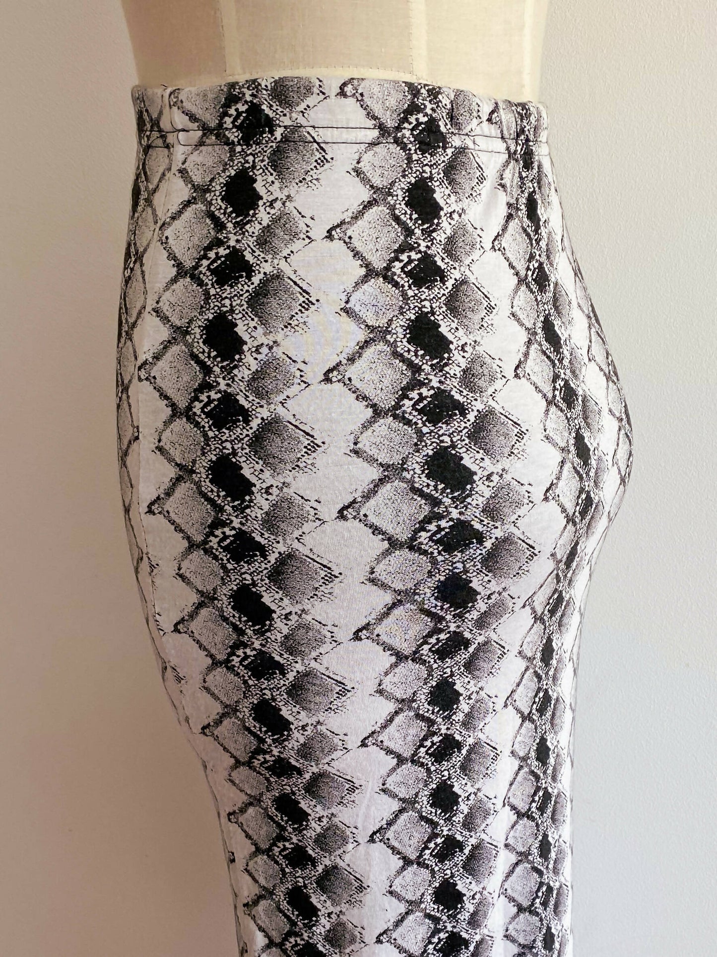 Club L Size 10 Snake-Print Pencil Skirt