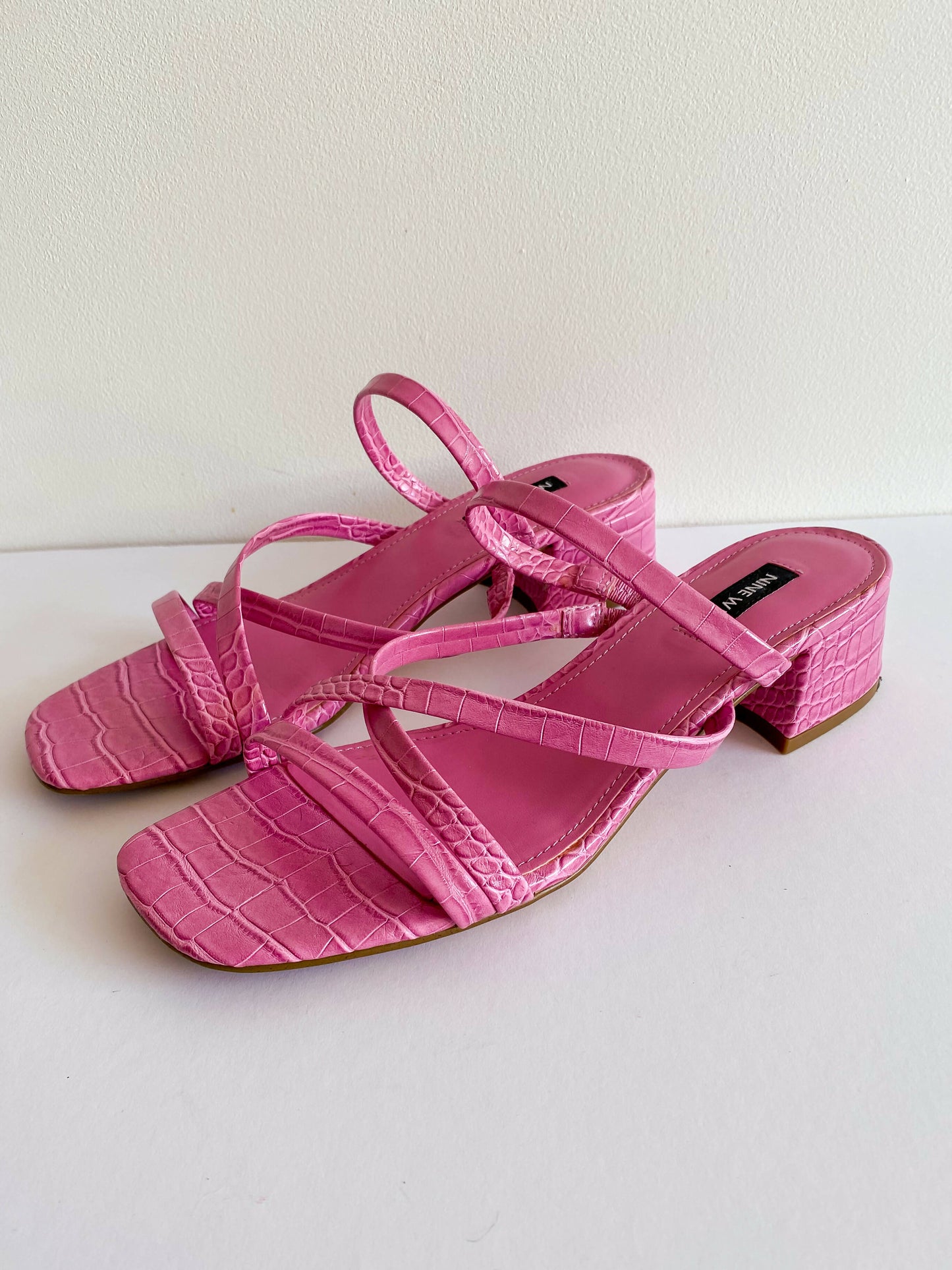 Nine West Size 8.5 Pink Faux Croc-Effect Leather Sandals