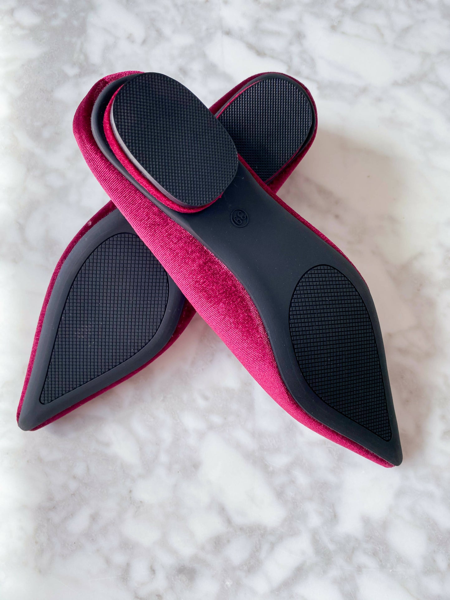 Musi By MLC Size 39 Raspberry Velvet Point-Toe Flats