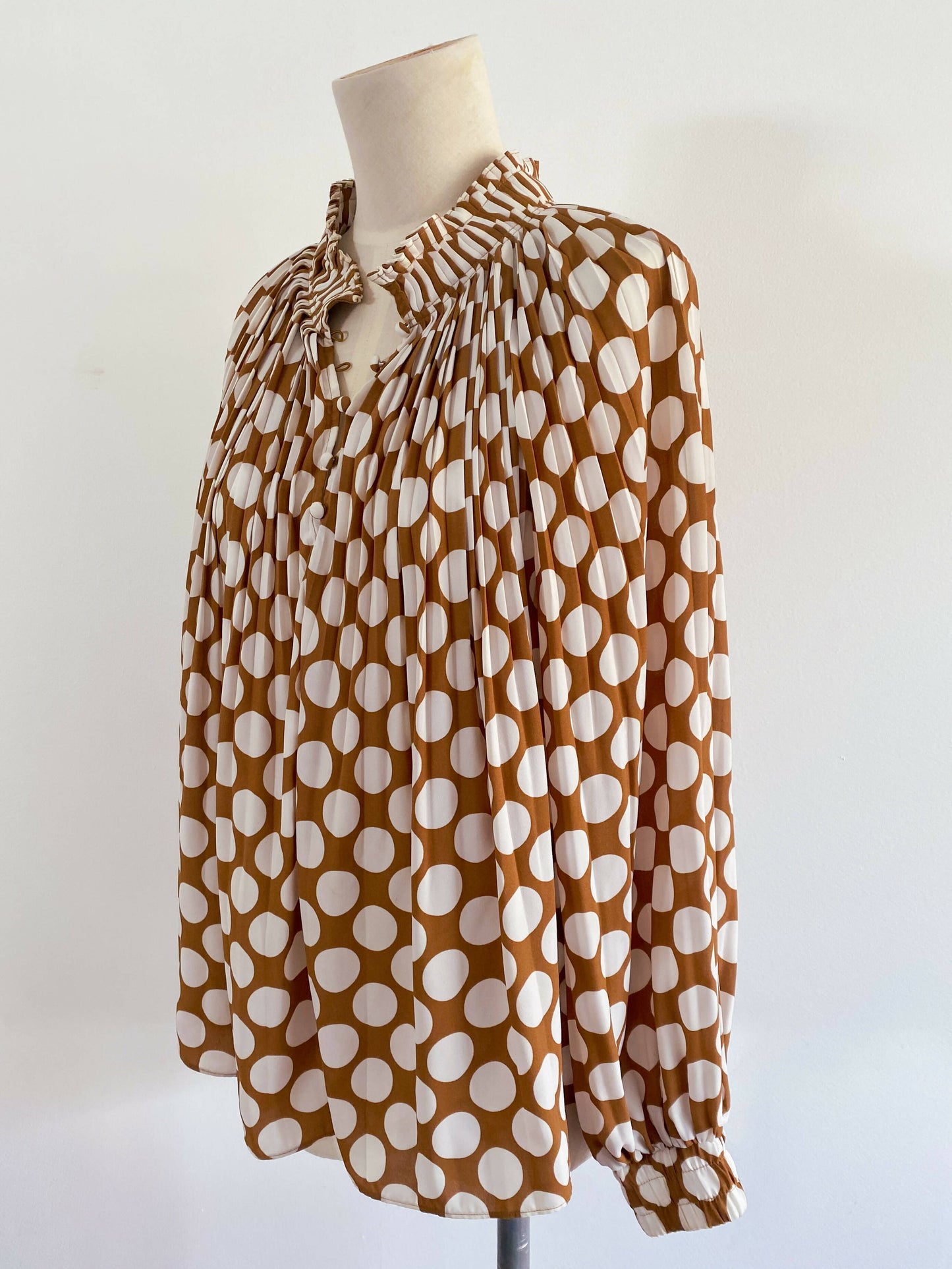 Country Road Size 12 Spotted Pleated Blouse