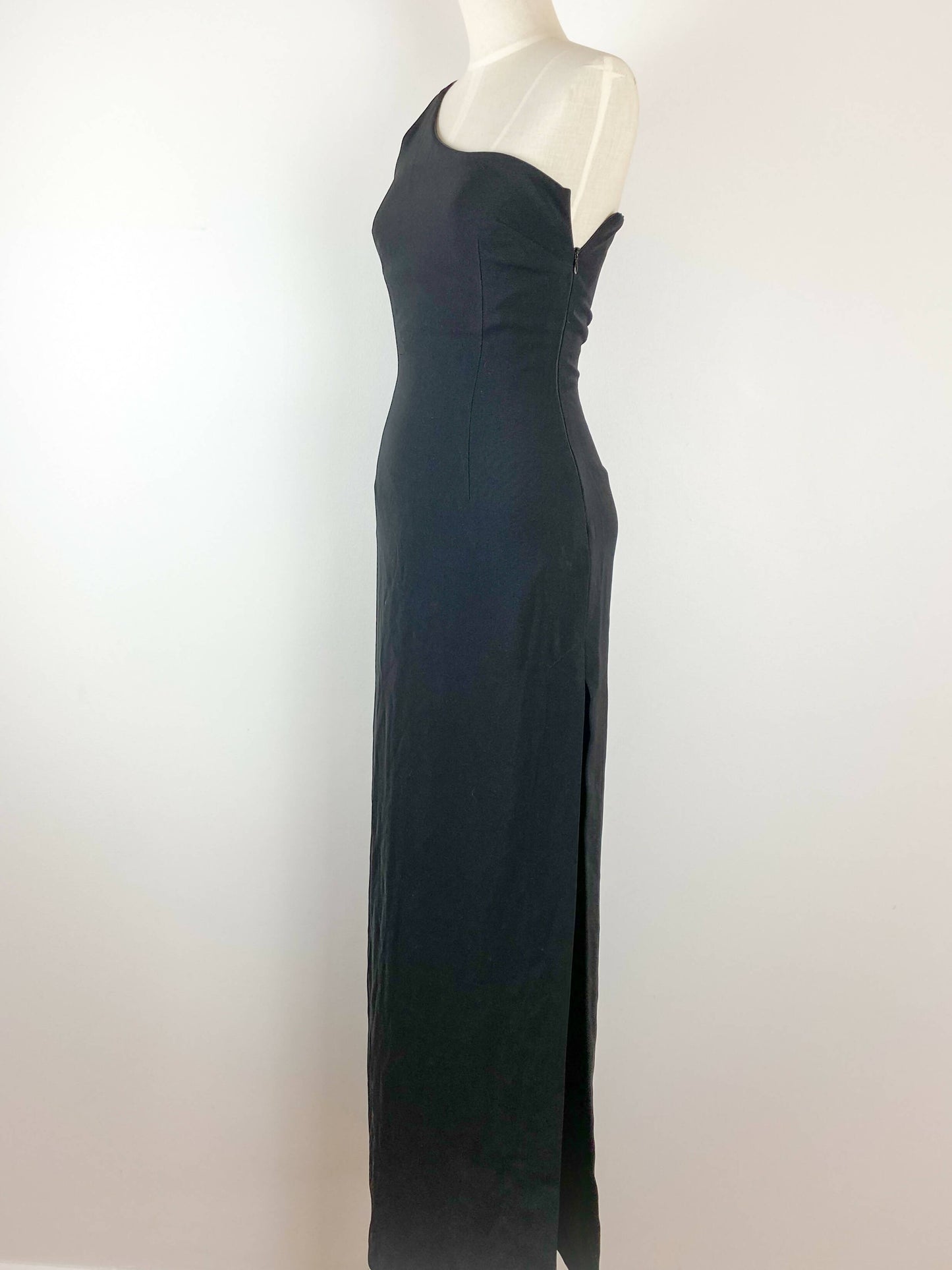 Review Size 8 Black Gown